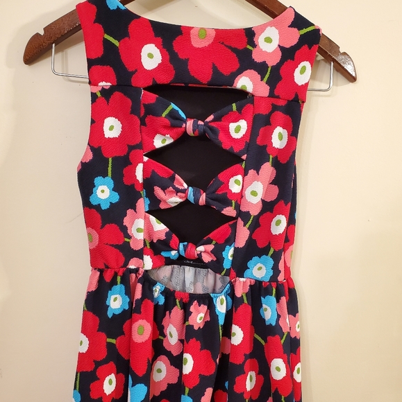 Lovely Floral Dress - Picture 4 of 4